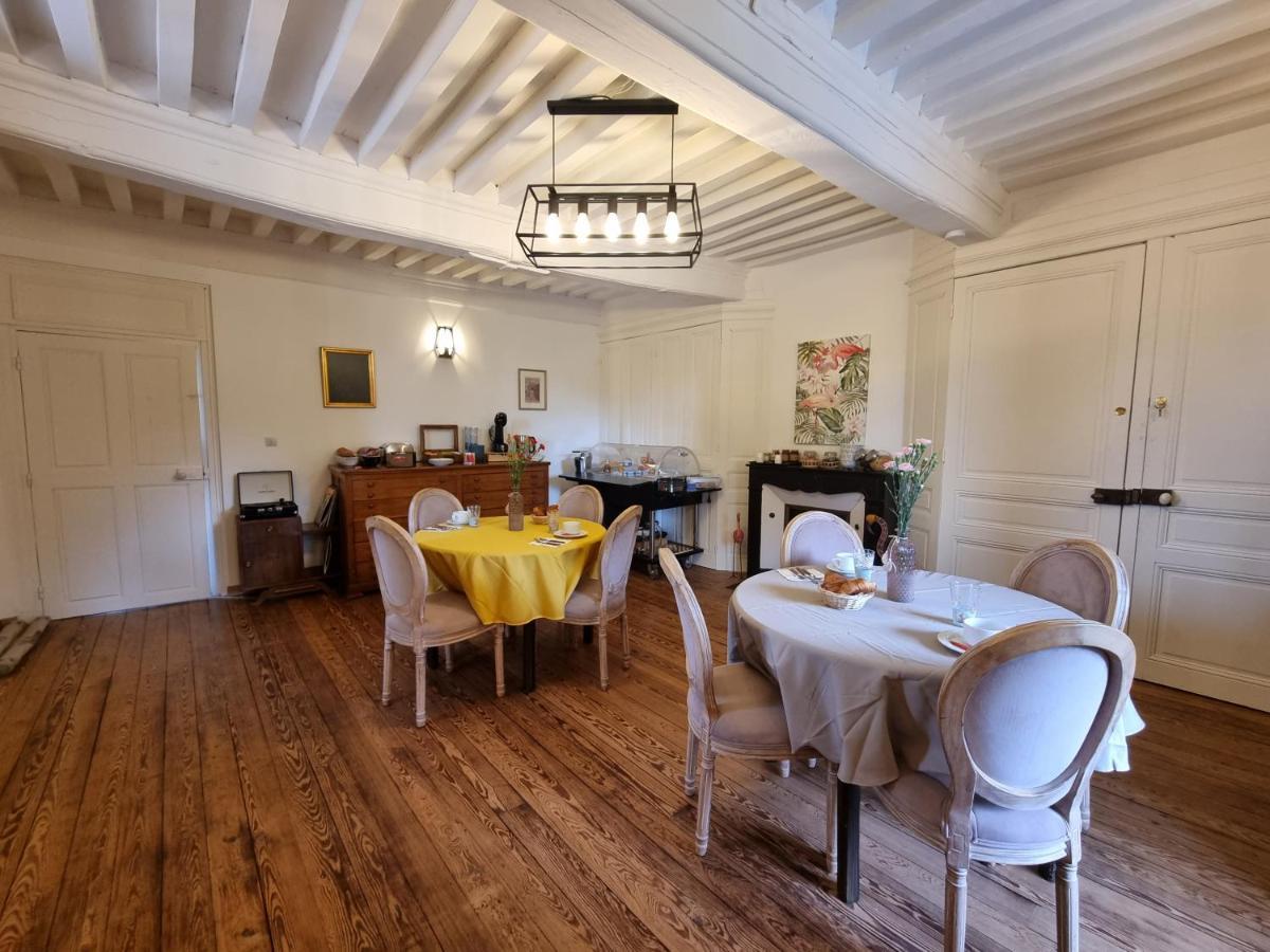Le Manoir- Cluny Bed & Breakfast Exterior photo