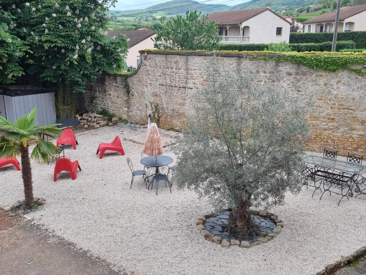 Le Manoir- Cluny Bed & Breakfast Exterior photo